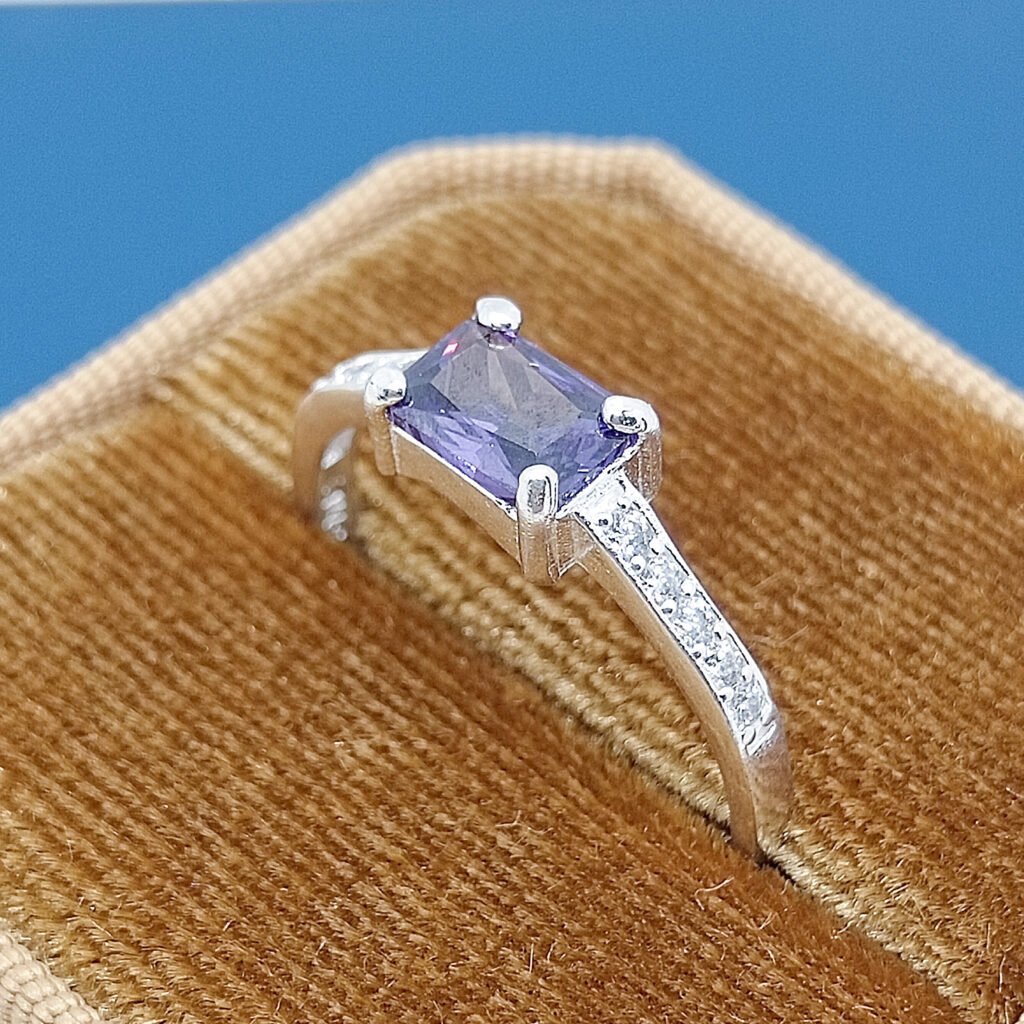 Anillo Ariyah Lila Plata .925