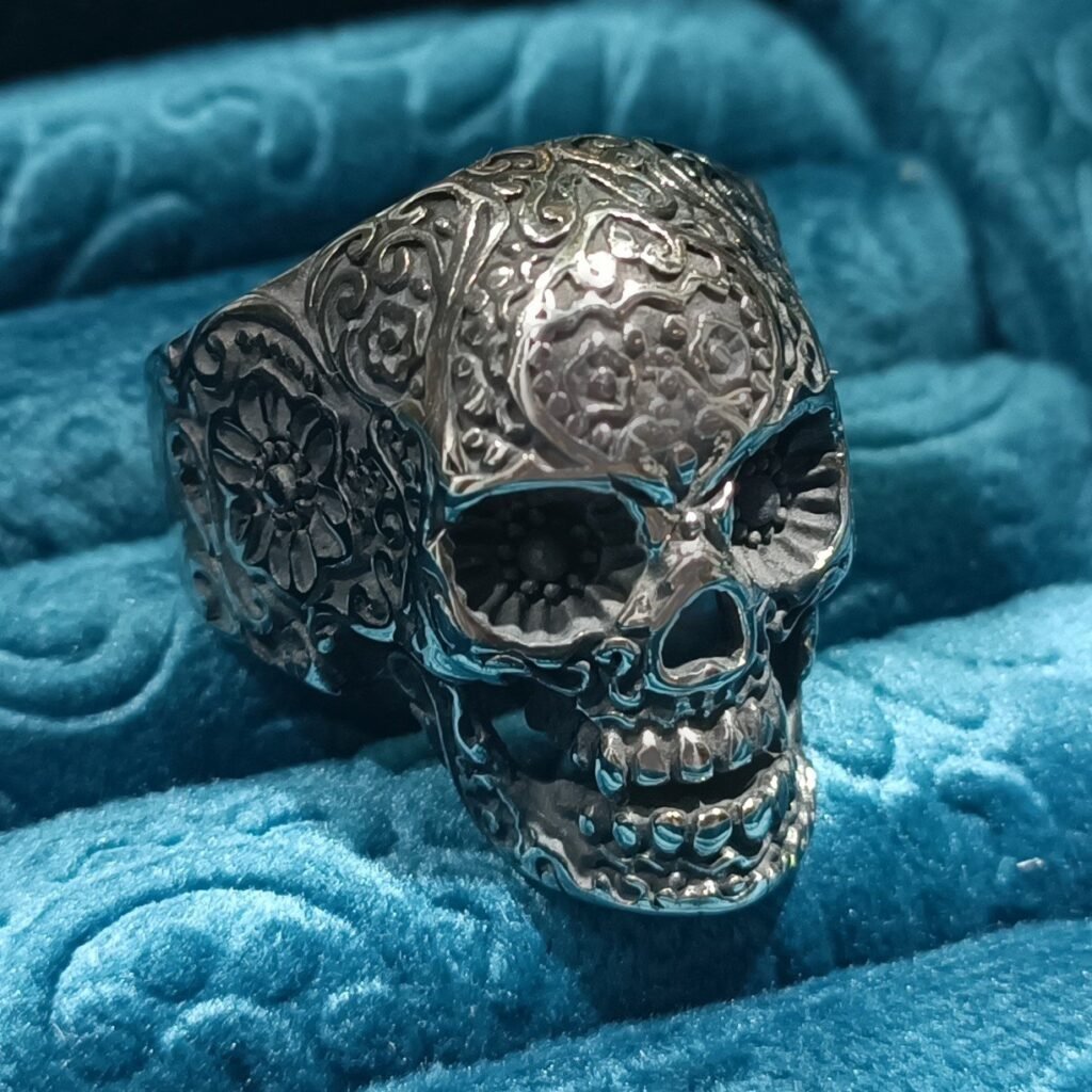 Anillo Crania Plateado de Acero Inoxidable