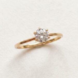 Anillo Solitario Serenity #7 de Oro 10k